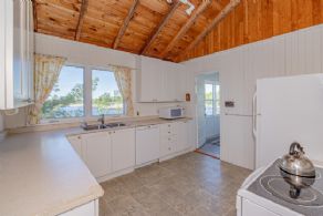 Kitchen - Country homes for sale and luxury real estate including horse farms and property in the Caledon and King City areas near Toronto