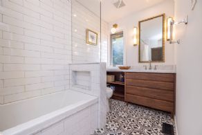 Renovated bathroom - Country homes for sale and luxury real estate including horse farms and property in the Caledon and King City areas near Toronto
