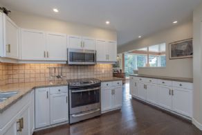 Kitchen - Country homes for sale and luxury real estate including horse farms and property in the Caledon and King City areas near Toronto