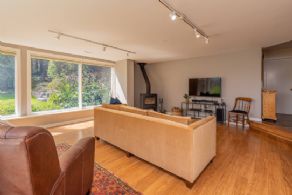 Family room - Country homes for sale and luxury real estate including horse farms and property in the Caledon and King City areas near Toronto