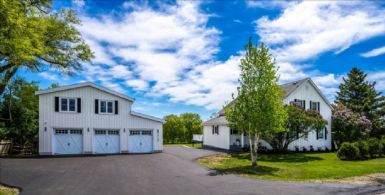 Farmhouse on the 8th Concession, King, Ontario - Country homes for sale and luxury real estate including horse farms and property in the Caledon and King City areas near Toronto