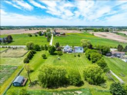 Farmhouse on the 8th Concession, King, Ontario - Country homes for sale and luxury real estate including horse farms and property in the Caledon and King City areas near Toronto