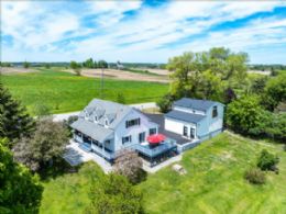 Farmhouse on the 8th Concession, King, Ontario - Country homes for sale and luxury real estate including horse farms and property in the Caledon and King City areas near Toronto